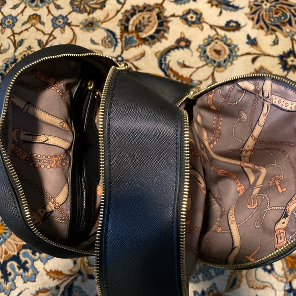 Chic Black Backpack - Picture 2 of 3